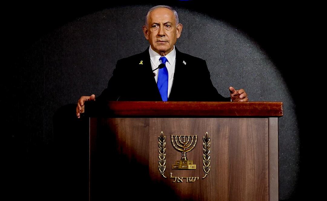 El primer ministro israelí, Benjamín Netanyahu, pronuncia un discurso durante la recepción del Día de la Independencia de Estados Unidos, organizada por Newsmax en el Hotel Waldorf Astoria de Jerusalén, el 13 de agosto de 2025. Newsmax celebra esta recepción anualmente para celebrar los lazos entre Estados Unidos e Israel. Foto: EFE