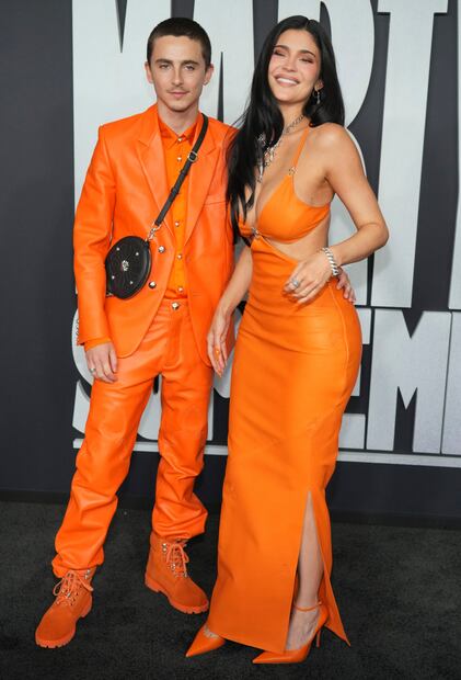 Kylie Jenner y Timothée Chalamet en su aparición coordinada en el estreno de Marty Supreme en Los Ángeles. Foto: AP