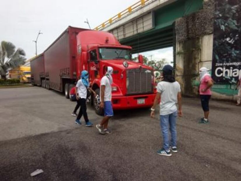 Normalistas de Tapachula exigen plazas y mejor infraestructura en escuelas