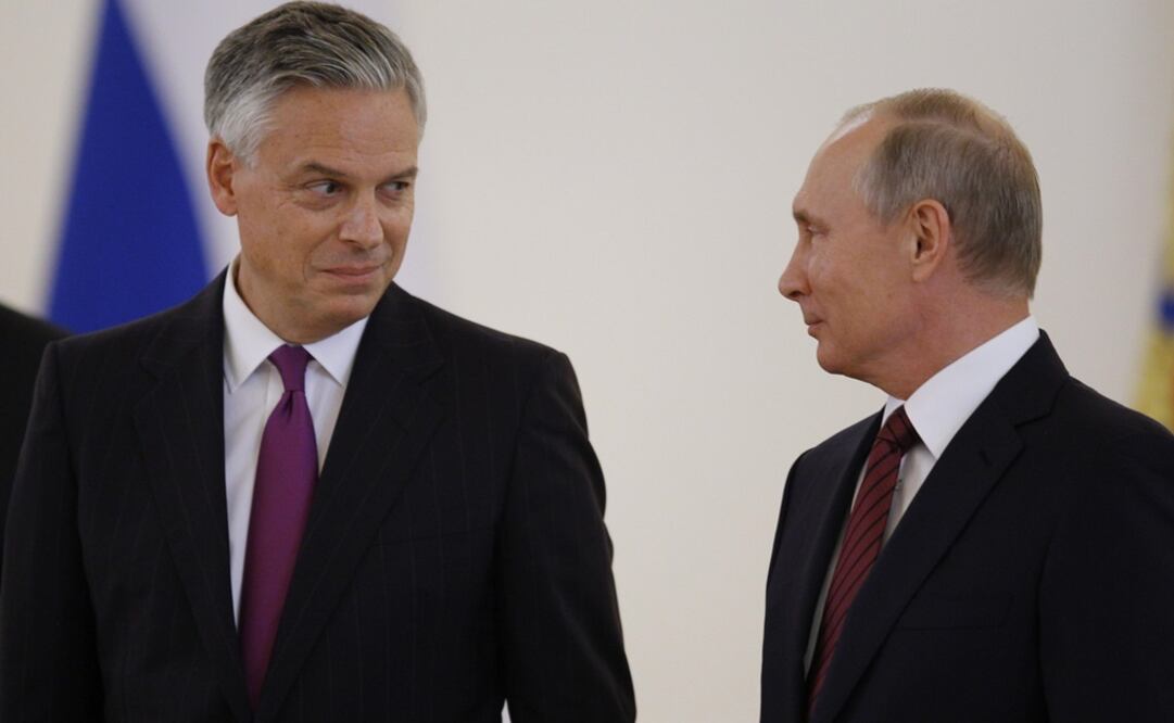 El presidente ruso, Vladímir Putin, y el embajador estadounidense en Rusia, Jon Huntsman  (Foto: EFE)