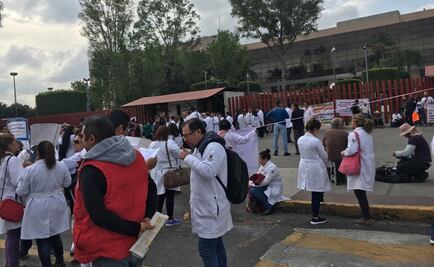 Químicos bloquean accesos a Cámara de Diputados; piden modificar tabulador salarial