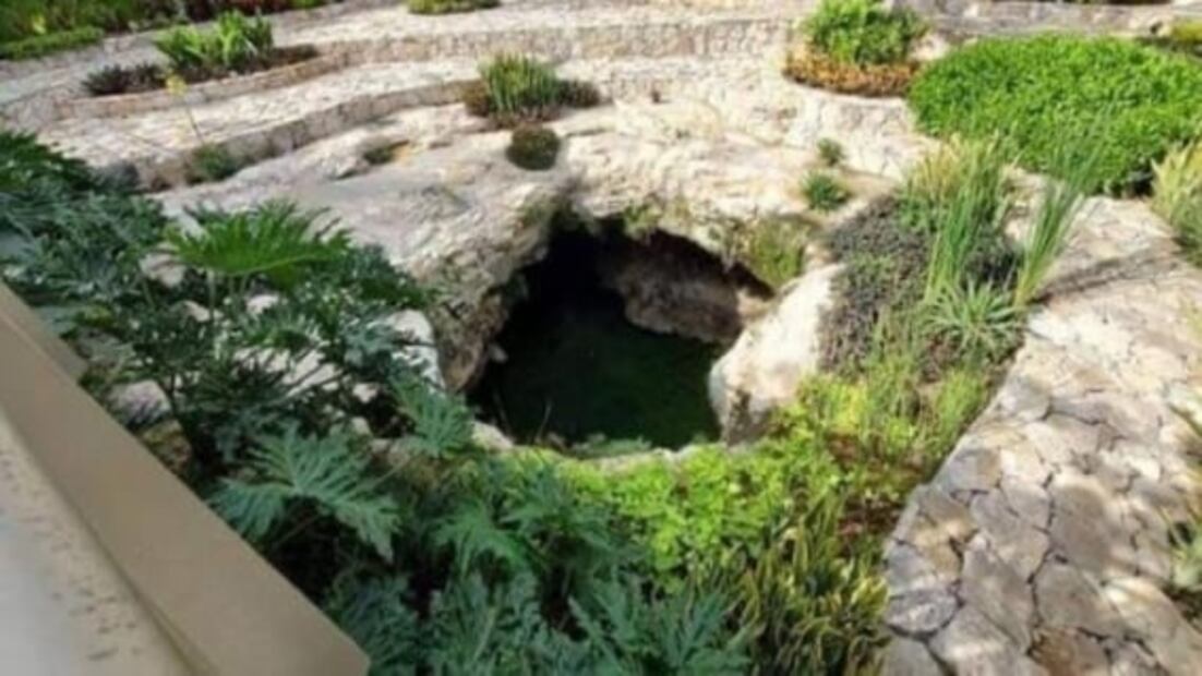 Ka Kutzal, el cenote que está en el estacionamiento de un supermercado