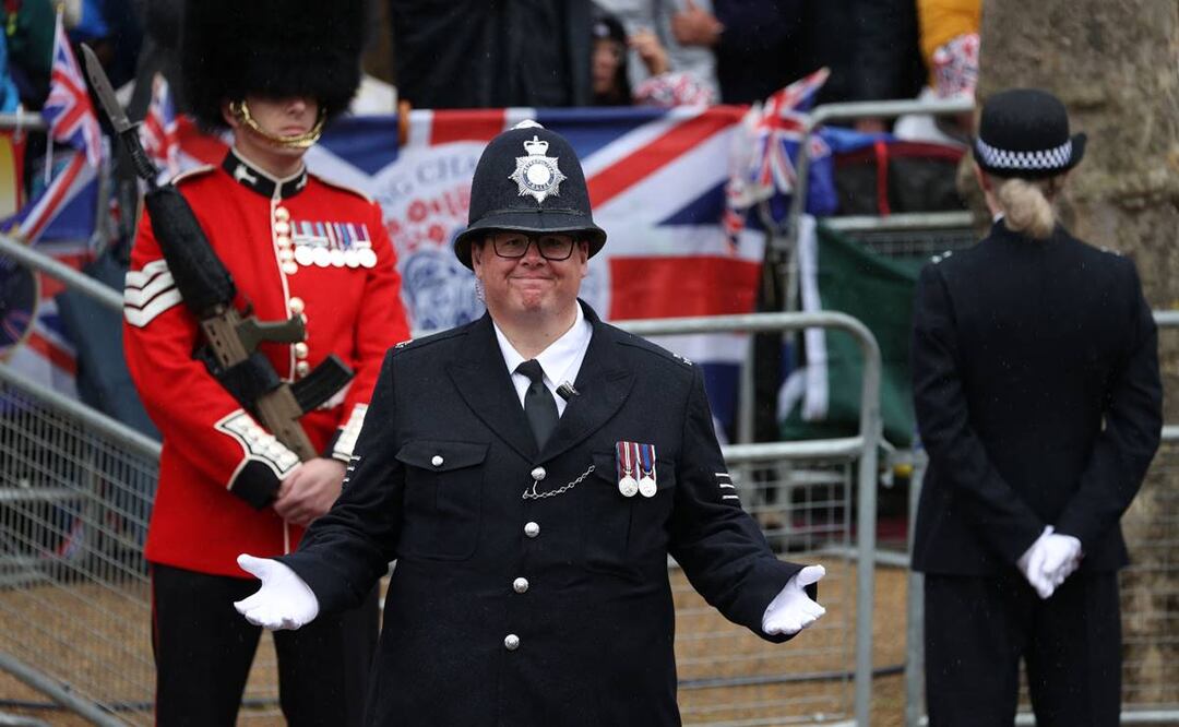 Las fuerzas de seguridad arrestaron este sábado al responsable de la organización antimonárquica Republic, Graham Smith, dos horas antes de que comenzara la ceremonia de coronación. Foto: AFP