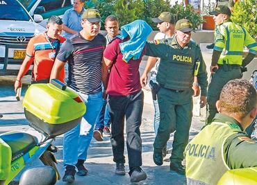 Atacan con bomba cuartel policial de Colombia