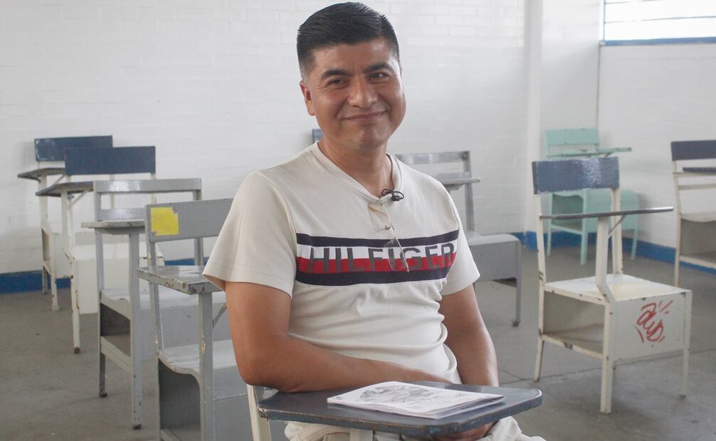 Para Claudio, es la primera vez que da una entrevista. “Se siente bonito, no todas las personas llegan a esta etapa [profesional] y menos en un reclusorio o centro penitenciario”, mencionó a EL UNIVERSAL. Foto: Luis Camacho/EL UNIVERSAL.