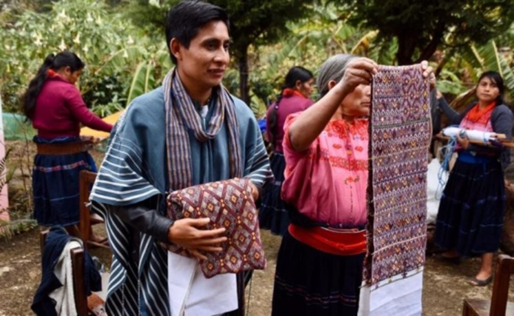 Prendas de diseñador tzotzil, detenidas en aduana de EU