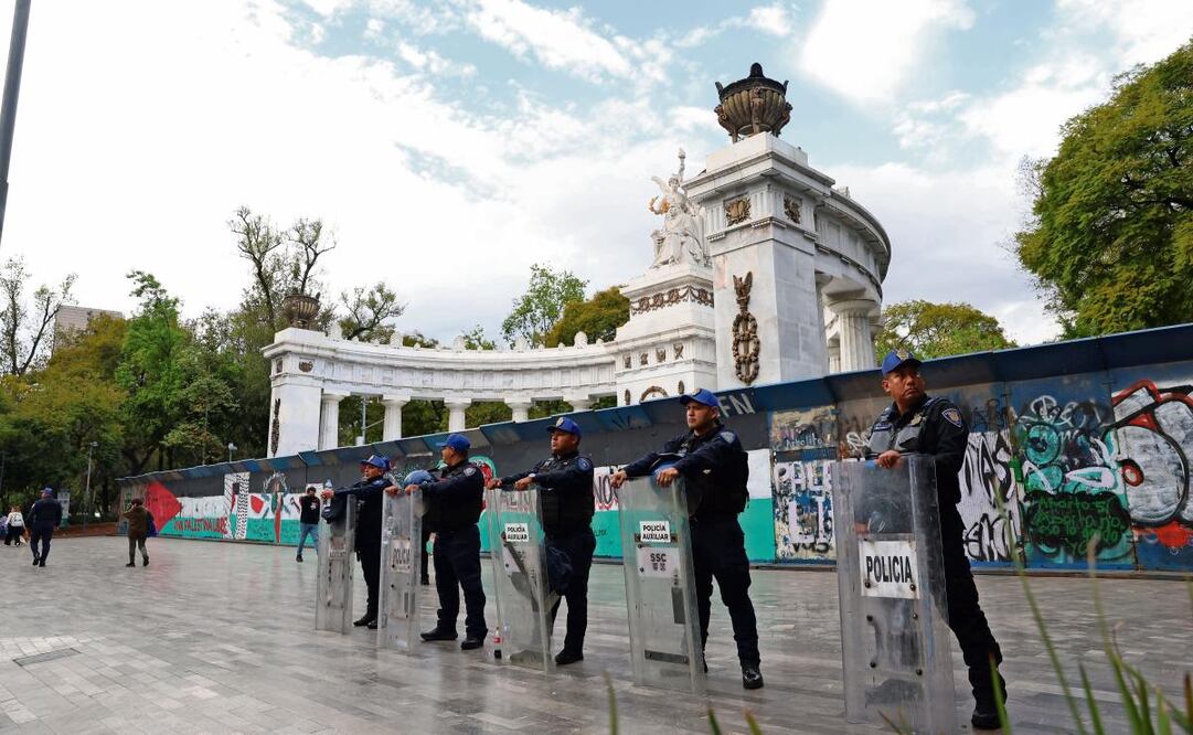 La Alameda Central ayer se encontraba libre de ambulantes luego de que policías de la Secretaría de Seguridad Ciudadana reforzaron la vigilancia en esta área pública. Foto: Iván Montaño | El Universal (08/01/2025)
