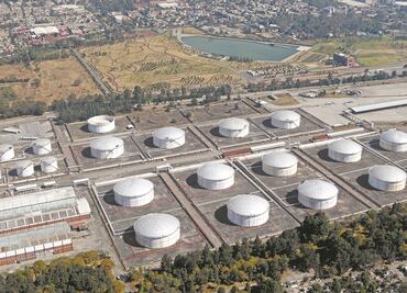 CRE acatará por tiempo indefinido suspensión a monopolio de Pemex
