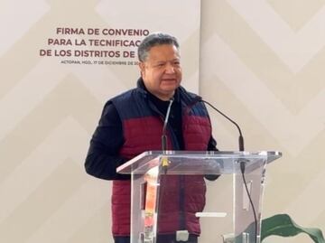 Gobernador de Hidalgo sufre desmayo durante evento en Actopan; lo reportan estable