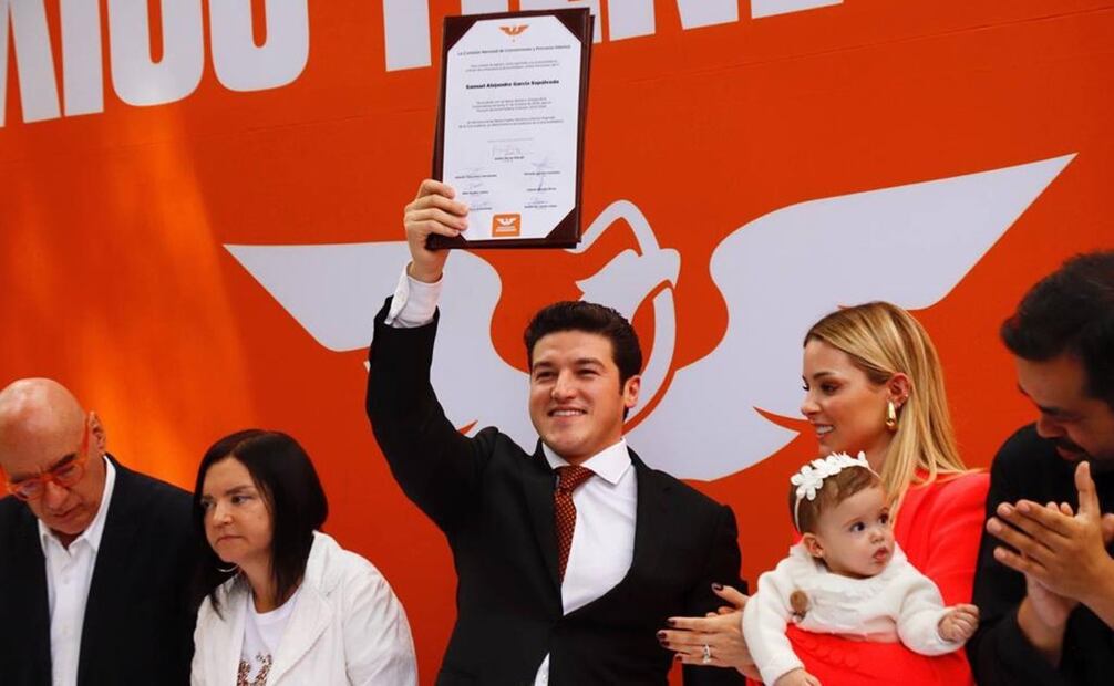 El goberbador con licencia estuvo acompañado por su esposa Mariana, su hija Mariel, sus padres, suegros, amigos, así como diputados y Senadores de MC. Foto: Especial