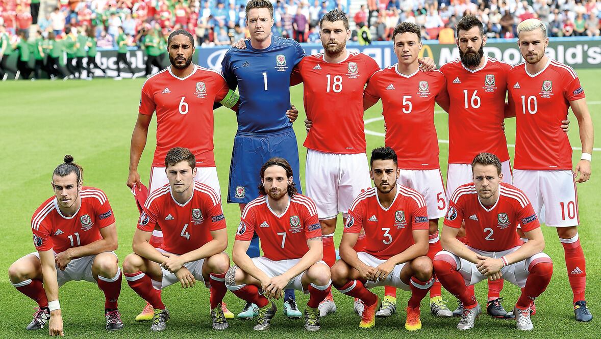 La sorpresa de la actual Eurocopa es Gales, selección que da brillo Gareth Bale por su aporte a la ofensiva y la importancia que tiene el jugador a nivel mundial (GEORGI LICOVSKI. EFE)