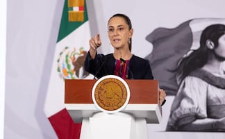 Sheinbaum alista ceremonia de recibimiento para rescatistas que viajaron a Venezuela; Delcy Rodríguez dona perrito a México