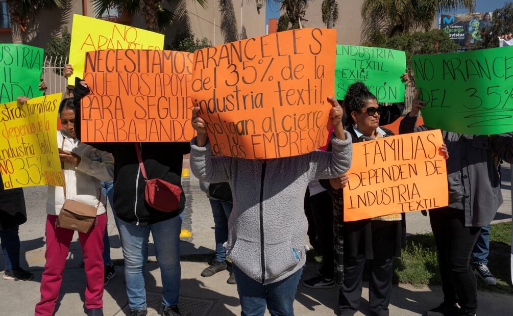 Los manifestantes afirman que hay clientes que ya dejaron de pedirles mercancía (24/03/2025). Foto: Especial