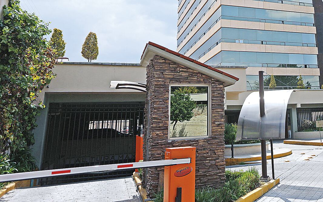 En la Torre Zero, ubicada en el número 1001 de la avenida Benito Juárez, rentaban oficinas virtuales para la empresa de #LordRollsRoyce (ARMANDO SOLÍS. EL UNIVERSAL)