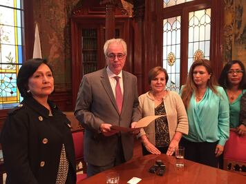 Mexicanas expresan indignación por juicio político contra Rousseff