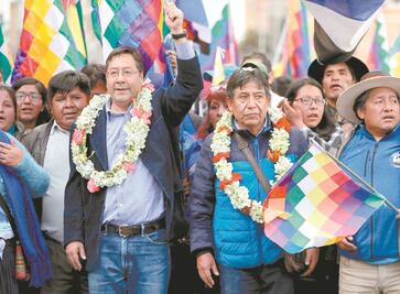 Afines a Luis Arce dicen que defenderán la democracia ante "planes" de "golpe" de Evo Morales