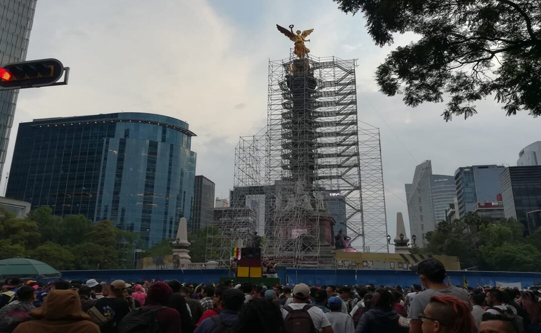 La circulación se ve afectada en la avenida Paseo de la Reforma, donde se mantienen abiertos sólo los carriles laterales. Foto: Eduardo Dina/EL UNIVERSAL 
