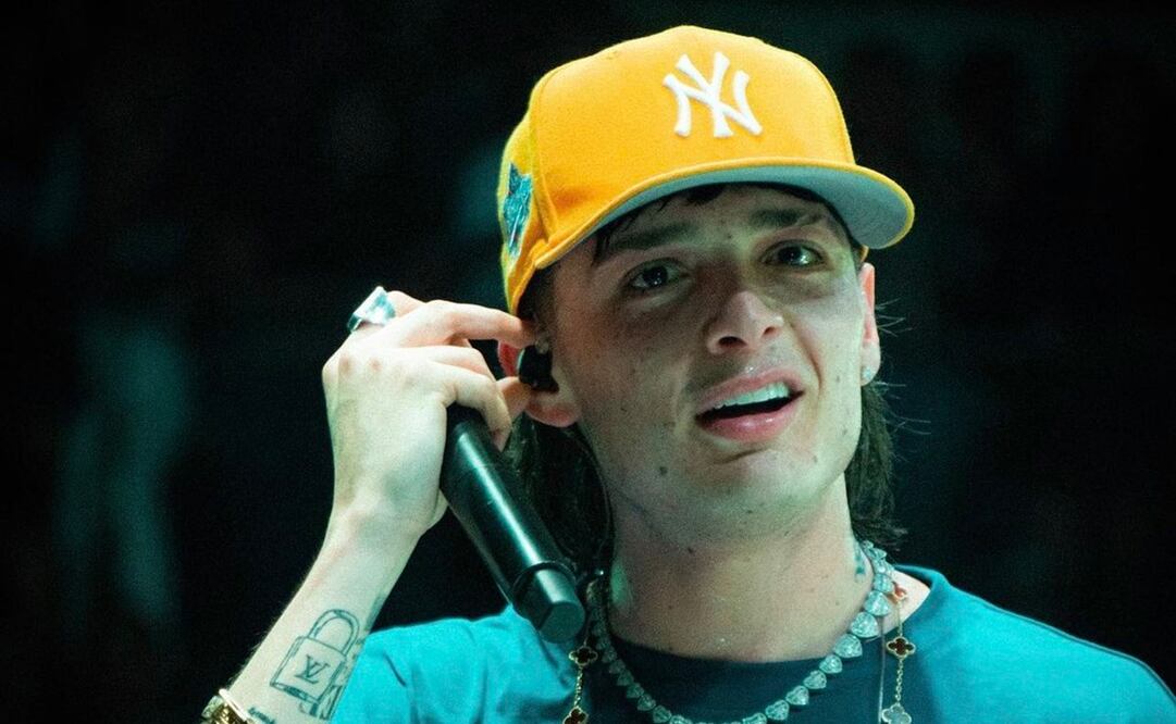 Peso Pluma fue captado practicando basquetbol. Foto: Twitter @ElPesoPluma