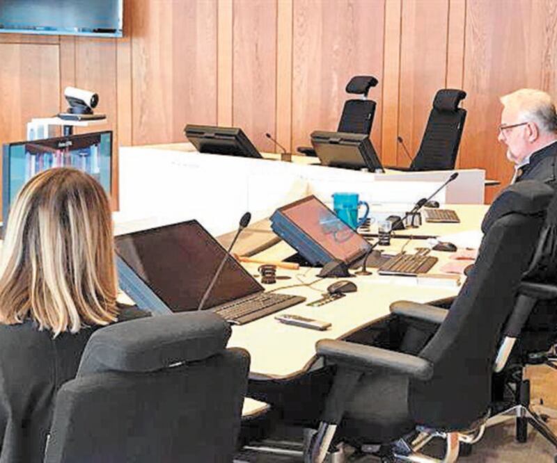 En Holanda están sometiendo a telejuicios a los llamados coronag resores , personas que insultan o ponen en riesgo a funcionarios de salud y policiacos. CORTESÍA POLICÍA DE HOLANDA