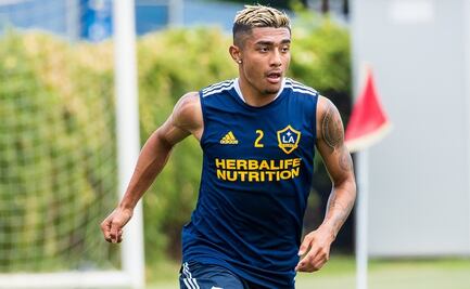 Julián Araujo ya concentra con la Selección Mexicana de cara al partido ante Chile