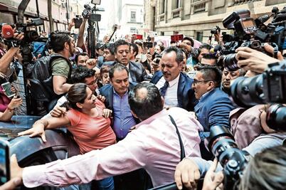 Delegado de Tláhuac entra por la puerta de atrás a Asamblea Legislativa