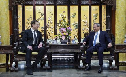 Elon Musk visita China, el mayor mercado de coches eléctricos del mundo