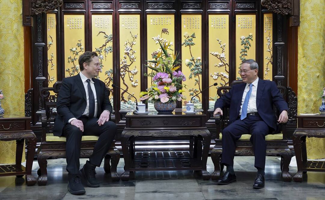 Musk se reunió con un alto líder del gobierno en la capital china el domingo, justo cuando Los fabricantes de automóviles del país están mostrando sus últimos modelos de vehículos eléctricos en el salón del automóvil de Beijing. FOTO: AP