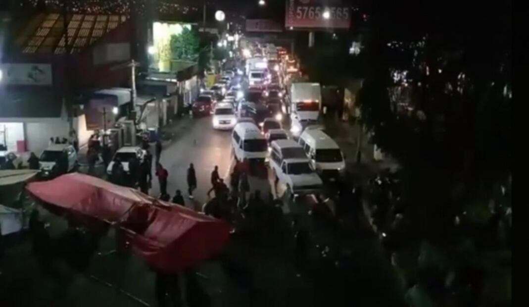 Bloquean policías carretera México-Texcoco; exigen aguinaldos