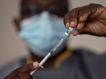 Vacunar, no inmunidad de rebaño, la clave en la lucha contra el Covid: epidemiólogo