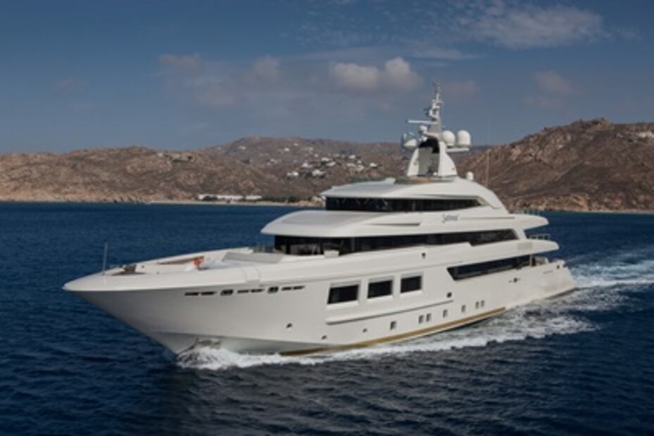 Superyate Saramour intervenido por Francesco Paszkowski