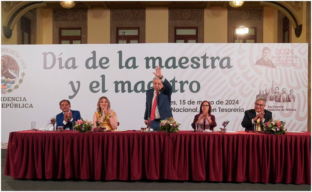 Alfonso Cepeda Salas, secretario general del SNTE se reúne con López Obrador. Foto: Especial