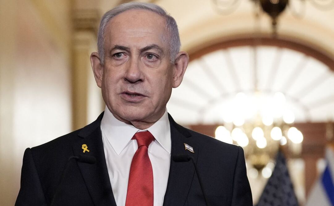 El primer ministro israelí, Benjamin Netanyahu, habla con la prensa en el Capitolio de Estados Unidos tras su reunión a puerta cerrada con el presidente de la Cámara de Representantes, Mike Johnson, republicano por Luisiana, en Washington, D.C., el 7 de febrero de 2025. Turquía anunció el 7 de noviembre de 2025 que había emitido órdenes de arresto por genocidio contra el primer ministro israelí y altos funcionarios de su gobierno. Foto: AFP