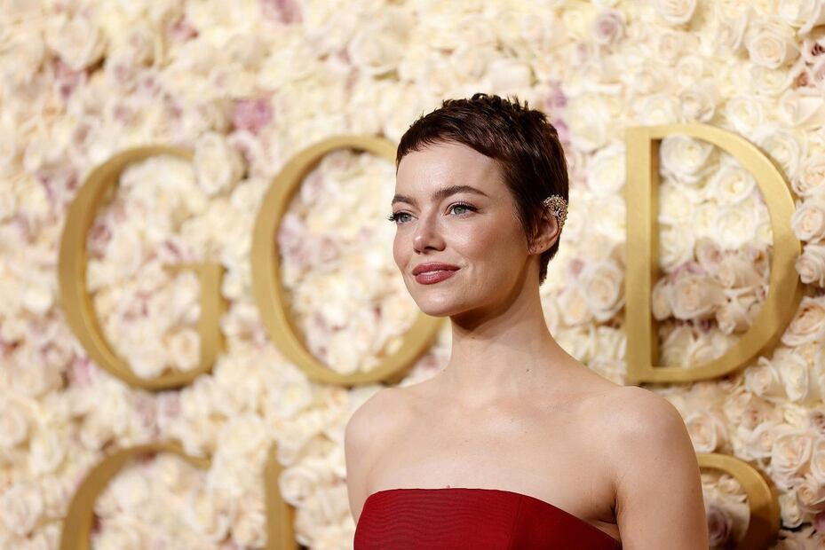 Un 'ear cuff' XL puede lucir hermoso con el corte pixie. Emma lleva joyas de Louis Vuitton, diseñadas por Francesca Amfitheatrof. Foto: EFE