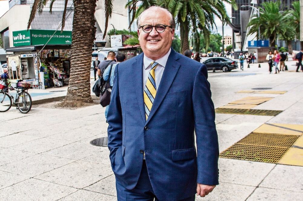 La audiencia de Graco Ramírez fue suspendida luego de que se diera a conocer que hay nuevos datos que revisar para fortalecer el señalamiento de ejercicio abusivo de funciones, por lo que salió de la audiencia sin cargos. Foto: YADÍN XOLALPA / EL UNIVERSAL
