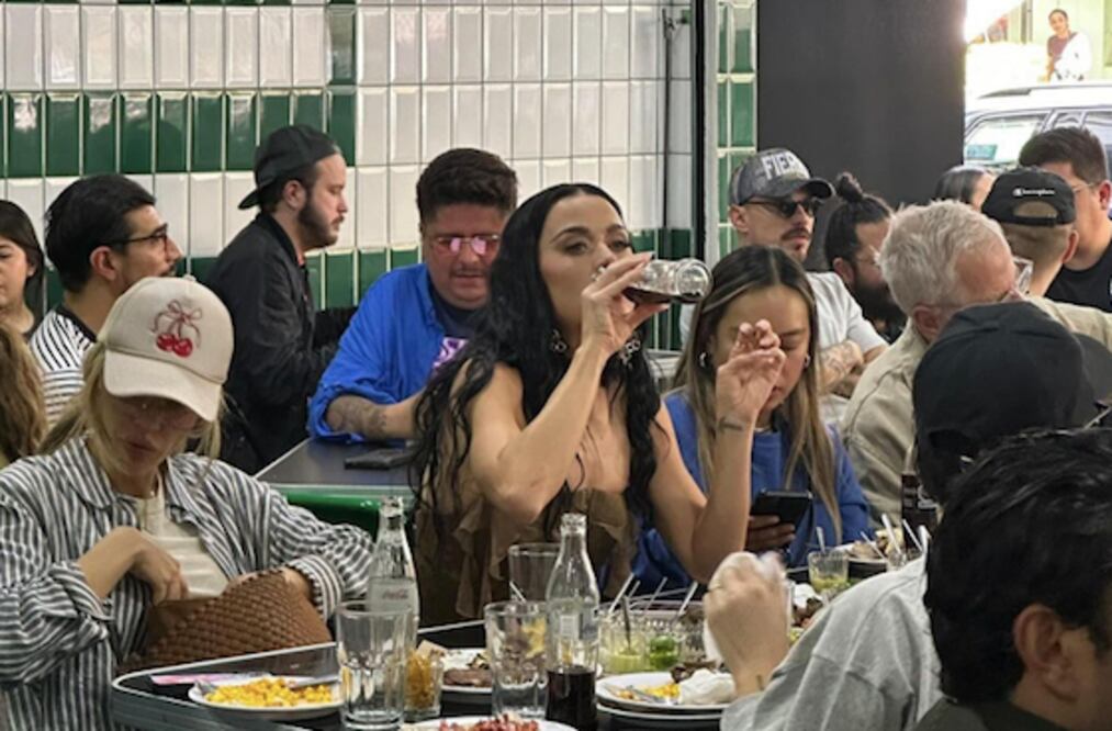 Katy Perry en la taquería Los Atarantados. Foto: Especial