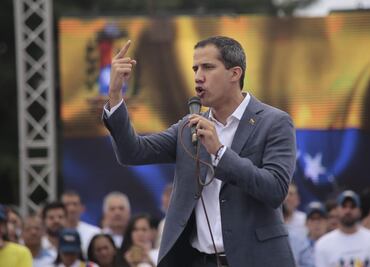 Guaidó cancela mitin en Venezuela tras denunciar bloqueos en carreteras