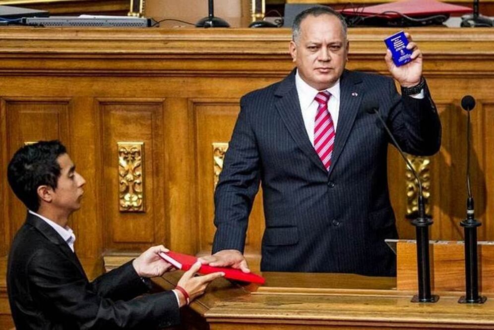 Cabello rechazó las versiones que lo vinculan a un presunto cártel dirigido por generales venezolanos y recalcó que esos “ataques lo que hacen es fortalecernos, nos indican que vamos por el camino correcto”