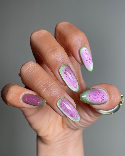 La manicura cob frutas puede incorporar otras tendencias del nail art. Foto: Especial. Instagram @sansungnails