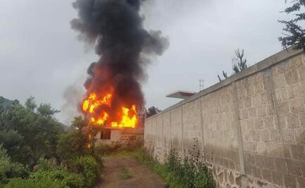 Explota bodega que almacenaba huachicol en Tepetitlán, Hidalgo; presuntamente, el combustible era extraído de ductos de Pemex