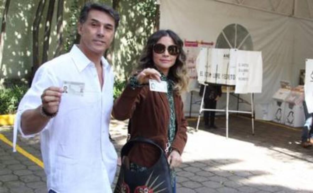 Sergio Mayer acude a votar y confía en que haya un cambio