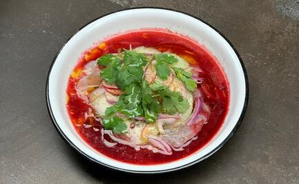 Aguachile de camarón y jamaica al estilo de Aquiles Chávez