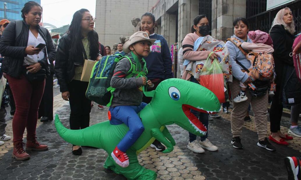 Ciudad de México 1 de Septiembre. Regreso a clases de alumnos de educación básica. Entre festejos y disfraces la Escuela Primaria Revolución le da la bienvenida al ciclo escolar 2025-2026. Doctores, Cuauhtémoc. Foto Darío Luna / EL UNIVERSAL