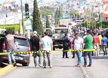 Tráiler se queda sin frenos y embiste a varios vehículos en Chiapas; hay tres lesionados