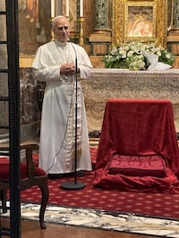 León XIV visita por sorpresa santuario de los agustinos en la periferia de Roma; difunden lema en escudo papal: "En Él somos uno"