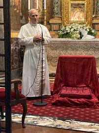 León XIV visita por sorpresa santuario de los agustinos en la periferia de Roma; difunden lema en escudo papal: "En Él somos uno"