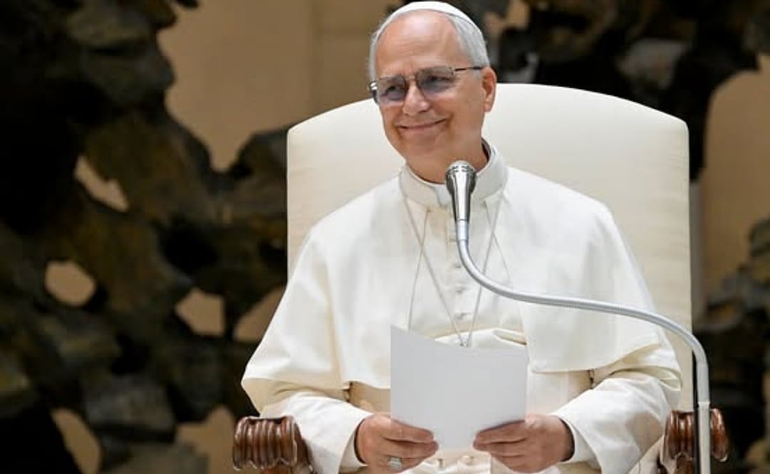 Una imagen proporcionada por los medios de comunicación del Vaticano muestra al Papa León XIV durante la audiencia general semanal en el Aula Pablo VI, Ciudad del Vaticano, el 20 de agosto de 2025. Foto: EFE