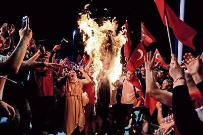 Decretan en Turquía estado de emergencia 