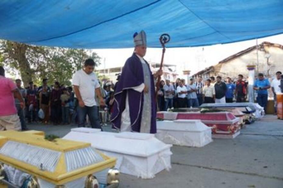 Despiden a víctimas de accidente aéreo en Jamiltepec