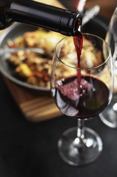 La diferencia entre vino blanco, tinto y rosado