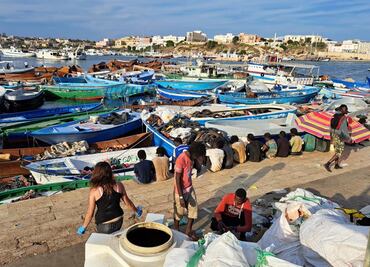 Llegada de 6 mil migrantes a Lampedusa desata caos en la isla
